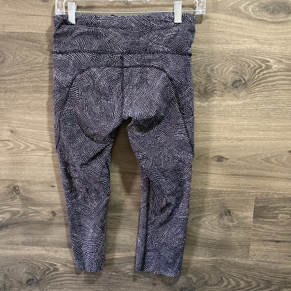 Lululemon crops - Picture 3 of 6